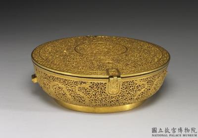 图片[2]-Gilt copper round box with openwork decoration of leaf scrolls and dragon design, Qing dynasty, Qianlong reign (1736-1795)-China Archive